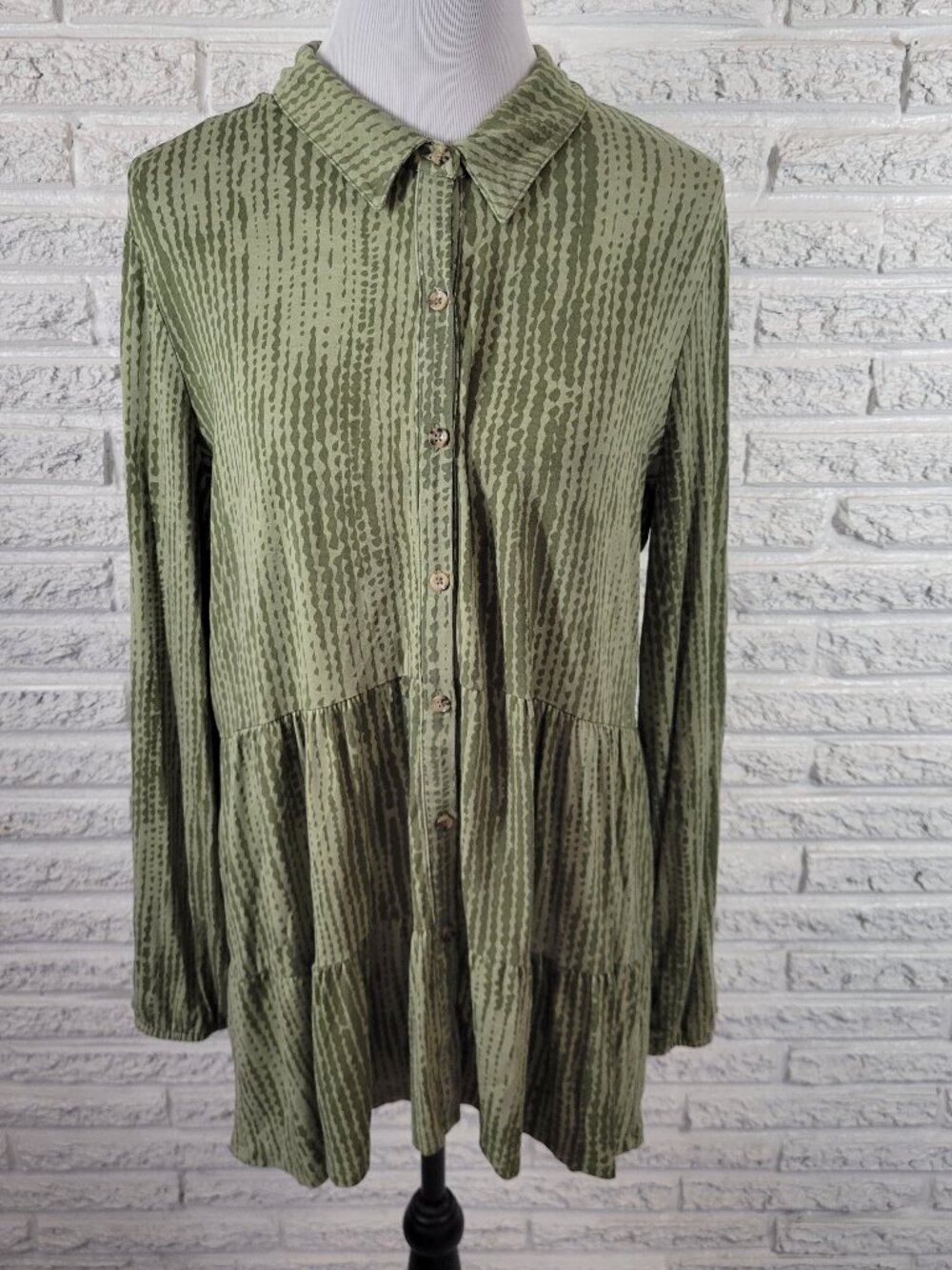 New Directions Tunic XL Green Striped Ruffle Blouse Long Sleeve Collared STR78E